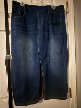 HALARA Dark Blue Denim Skirt with Yellow Stitching